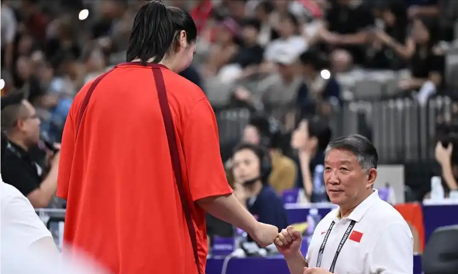 法国队翻盘中国队,张本智和惊艳四座 法国队翻盘中国队,张本智和惊艳四座