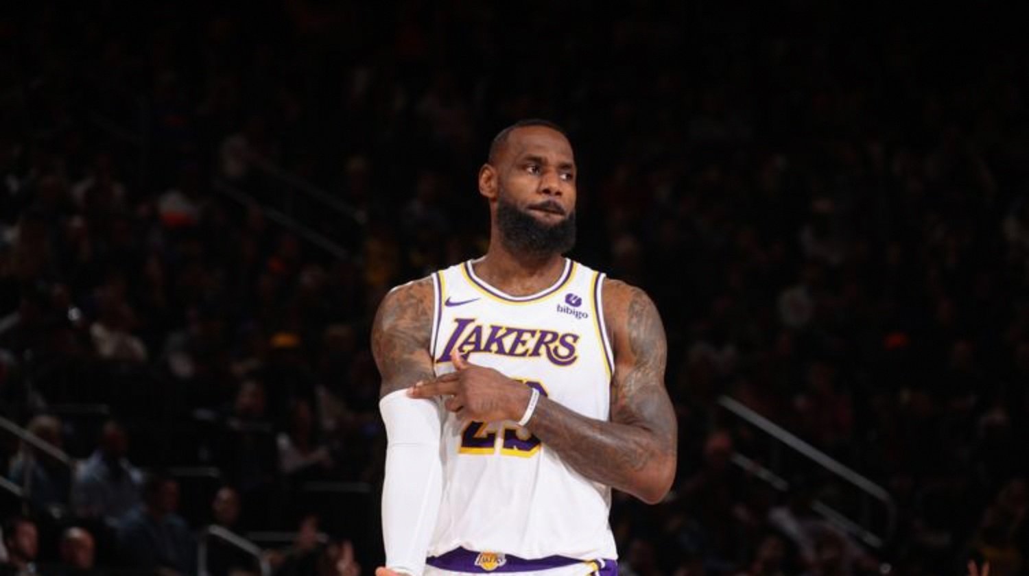 上海队力克国王，詹姆斯状态火热