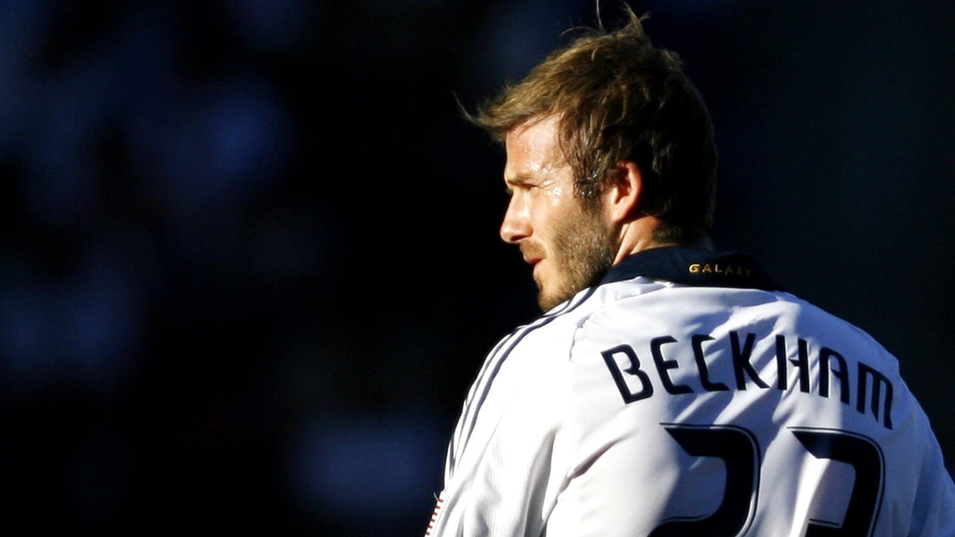 开云体育平台APP-个体光芒与钢铁城墙，足球胜利的两种维度